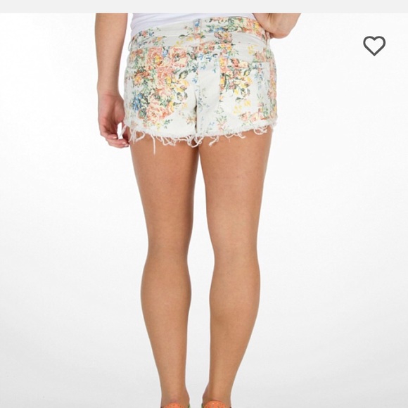 Billabong Floral Short Shorts - Picture 8 of 8